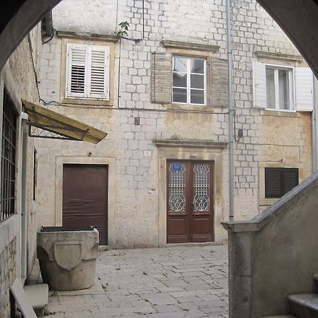 Room Mira Trogir Buitenkant foto