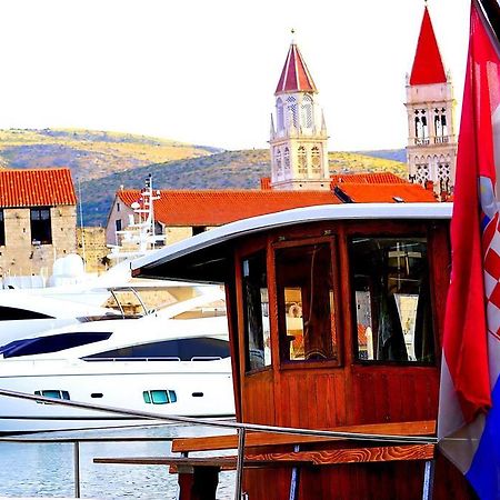 Room Mira Trogir Buitenkant foto