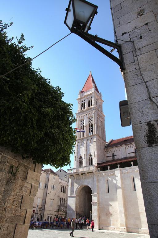 Room Mira Trogir Buitenkant foto