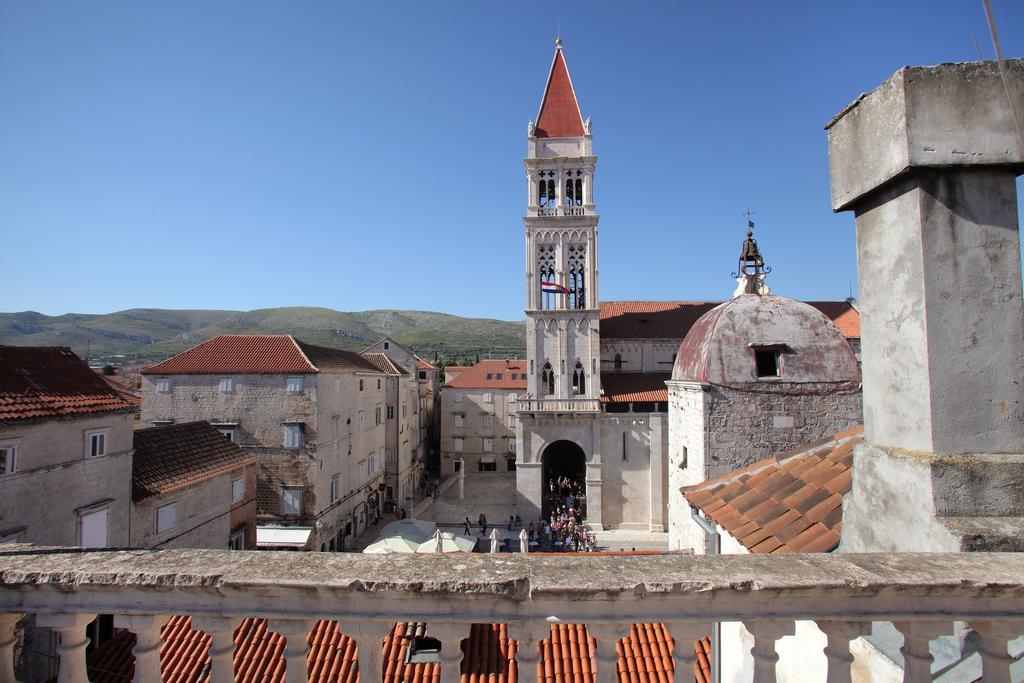 Room Mira Trogir Buitenkant foto