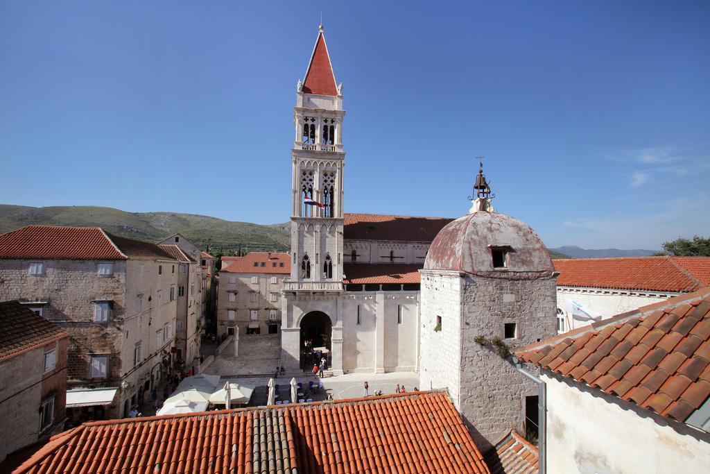 Room Mira Trogir Buitenkant foto
