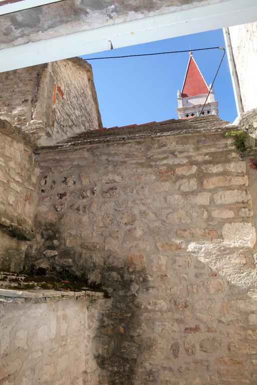 Room Mira Trogir Buitenkant foto