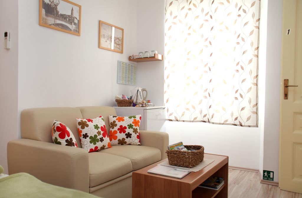 Room Mira Trogir Buitenkant foto