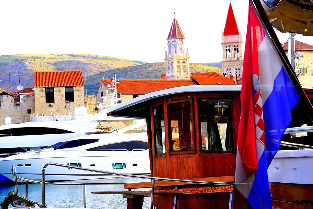 Room Mira Trogir Buitenkant foto