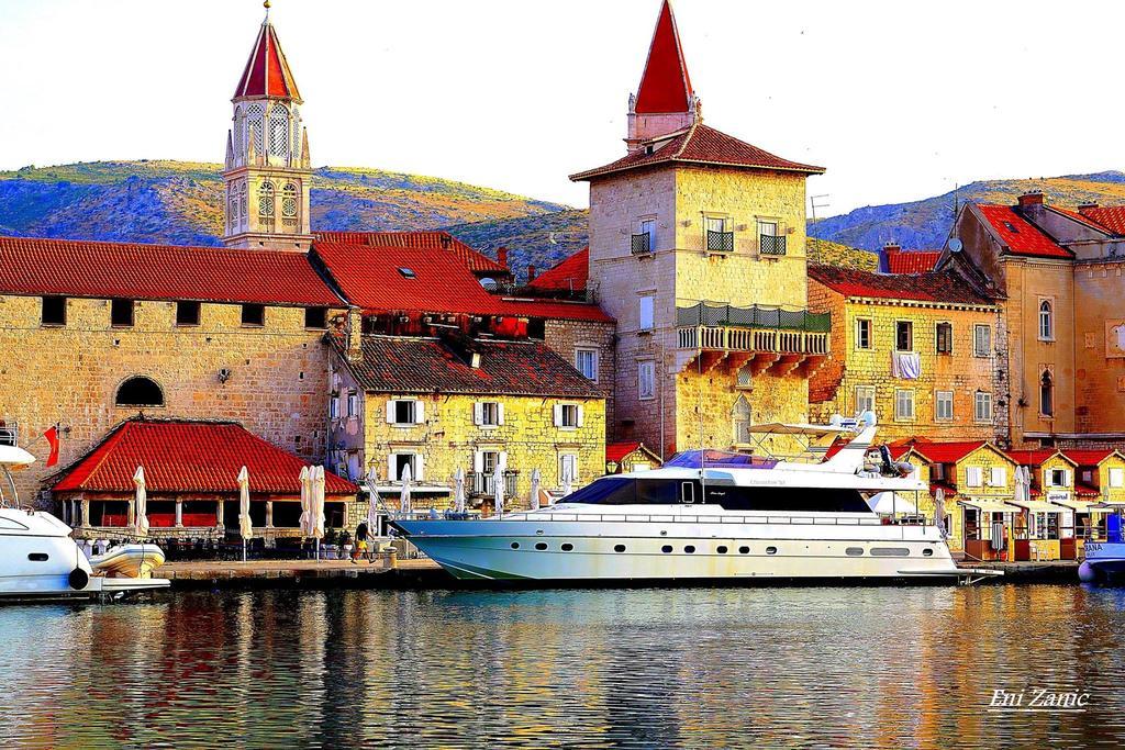 Room Mira Trogir Buitenkant foto