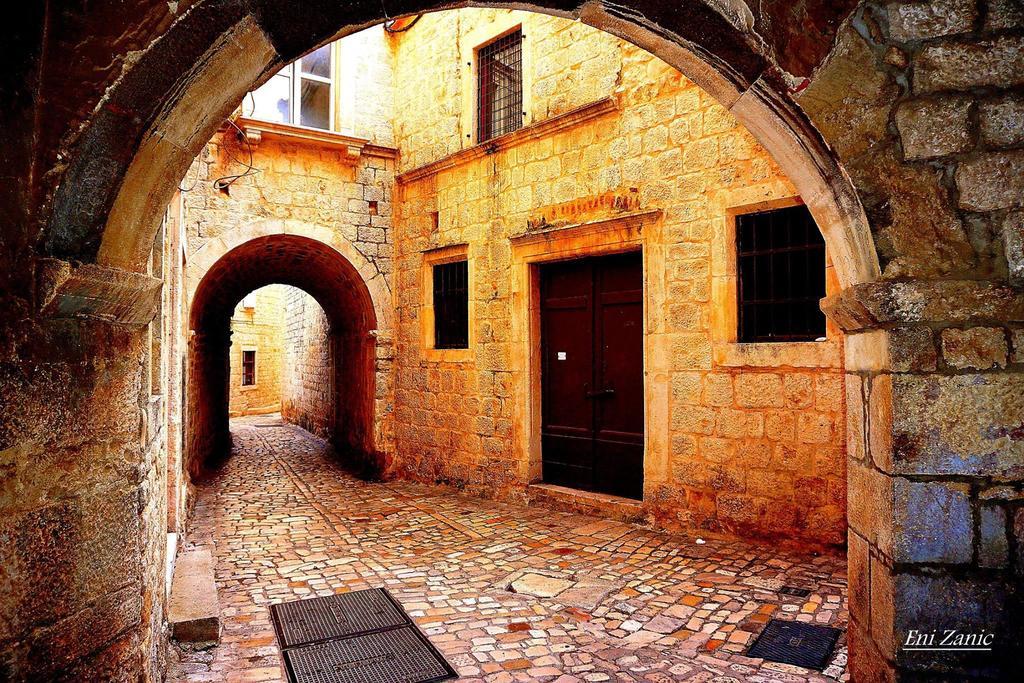 Room Mira Trogir Buitenkant foto